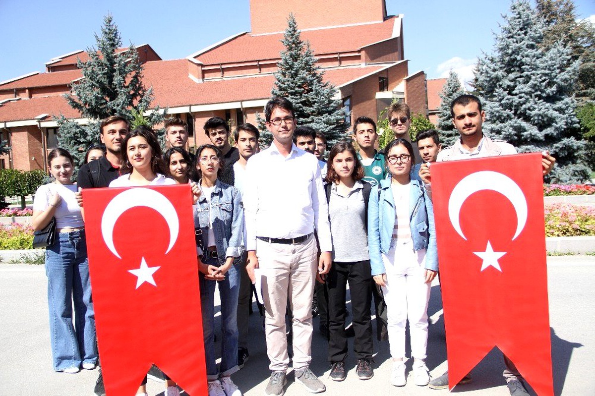 Üniversite öğrencilerinden Diyarbakır annelerine destek
