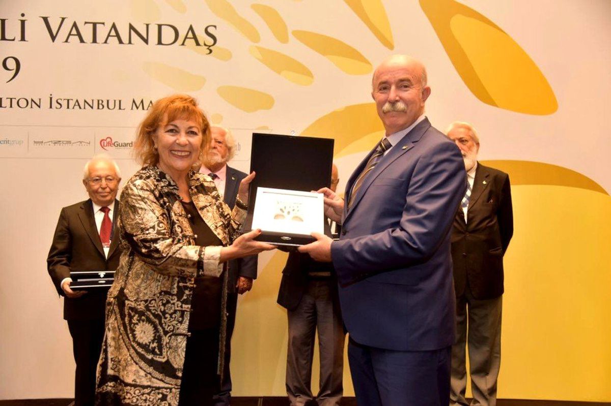 Ustaoğlu örnek kıdemli vatandaş seçildi