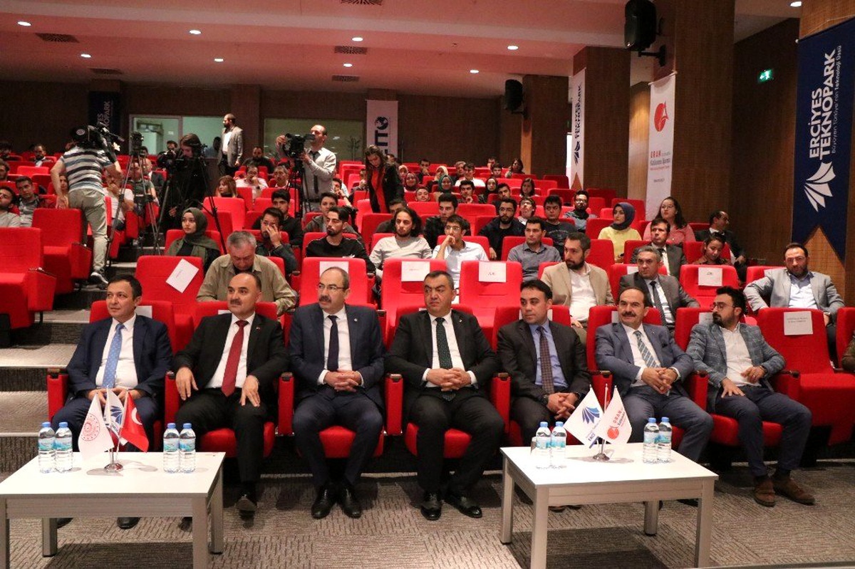 Vali Günaydın: "Diğer ülkelerle rekabet edebilmemiz, önüne geçebilmemiz için teknolojimizin çok...