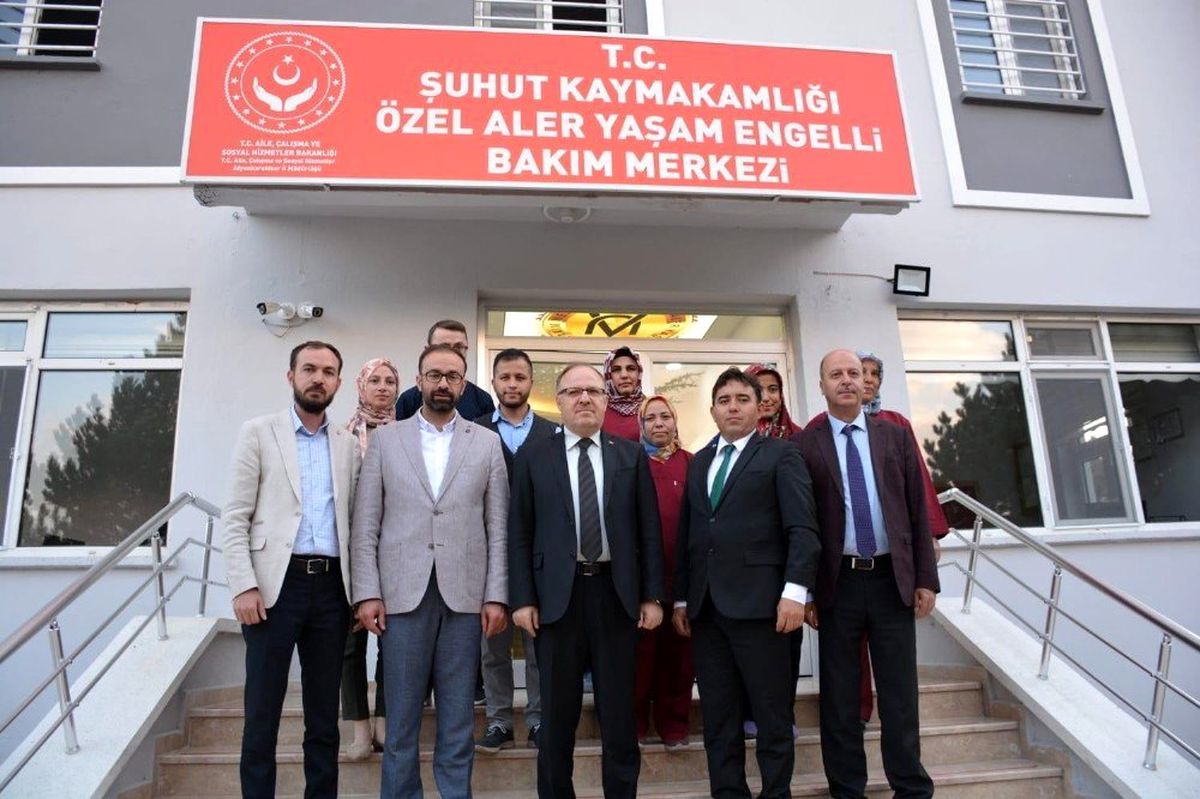 Vali Tutulmaz Şuhut\'ta Engelli Yaşam Bakım Merkezini ziyaret etti