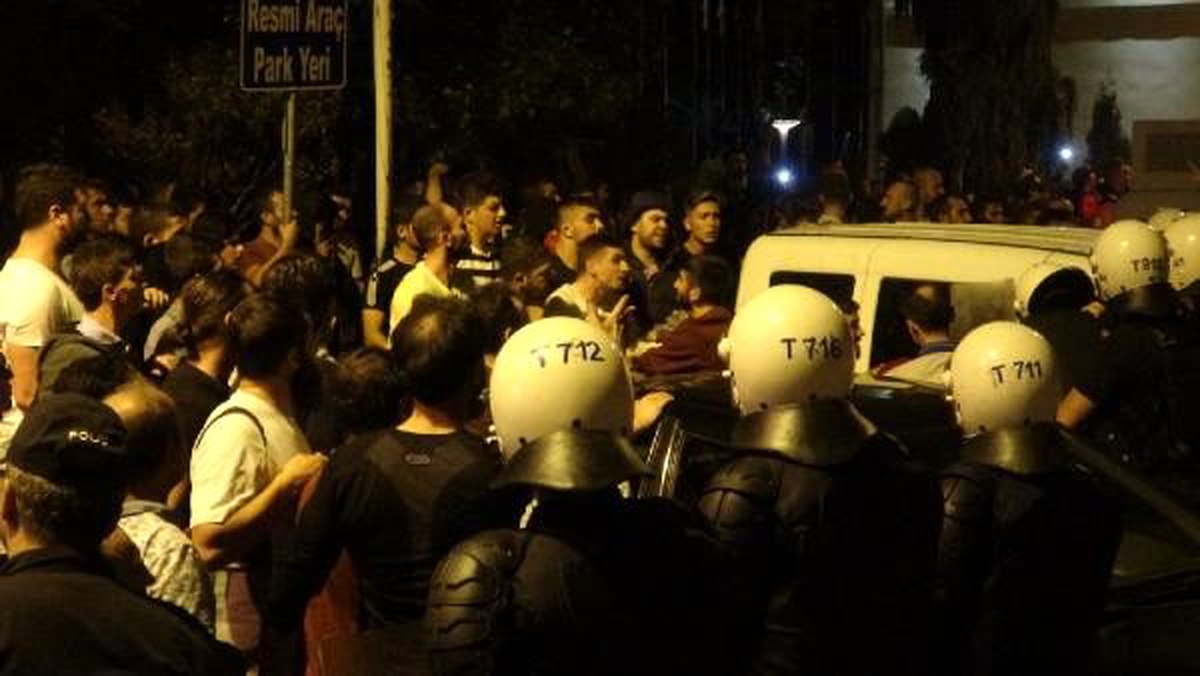 16 yaşındaki çocuğun cinsel istismarına halk tepkisi: 11 tutuklama (2)