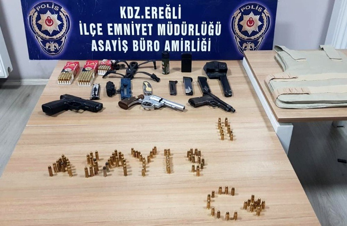 9 ayrı suçtan aranan zanlı evine gelince yakalandı