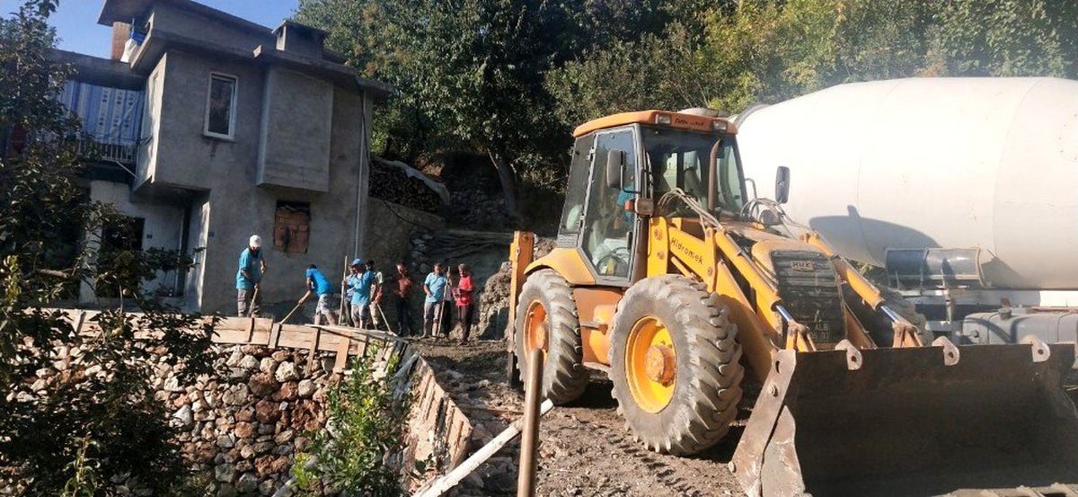 90 yaşındaki Ümmühan nine için evine özel yol