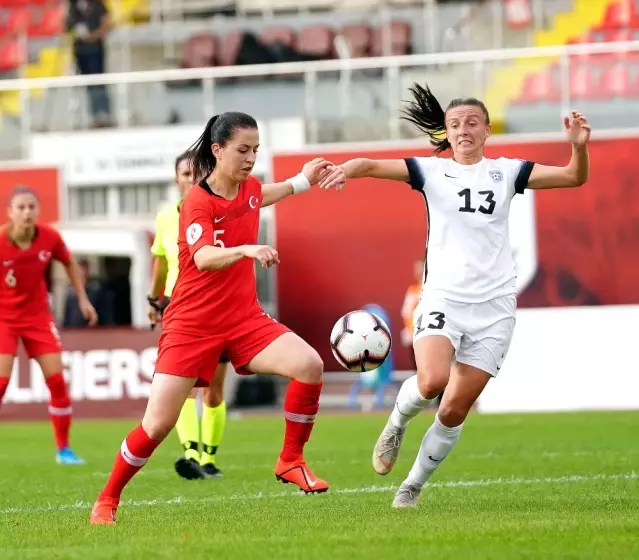 A Milli Kadın Futbol Takımı, Estonya ile 0-0 berabere ...