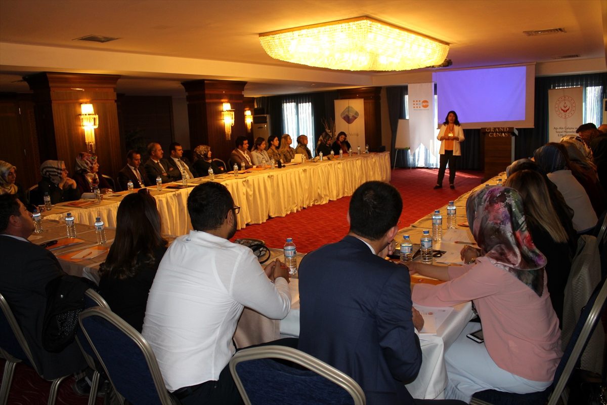 Ağrı\'da "Erken Yaşta ve Zorla Evlilik" toplantısı yapıldı