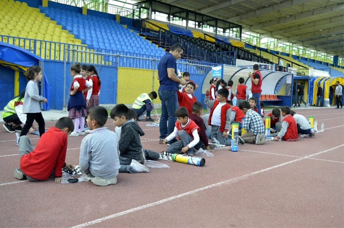 Ağrı\'da minik öğrenciler Dünya Yürüyüş Günü etkinliğinde eğlendi