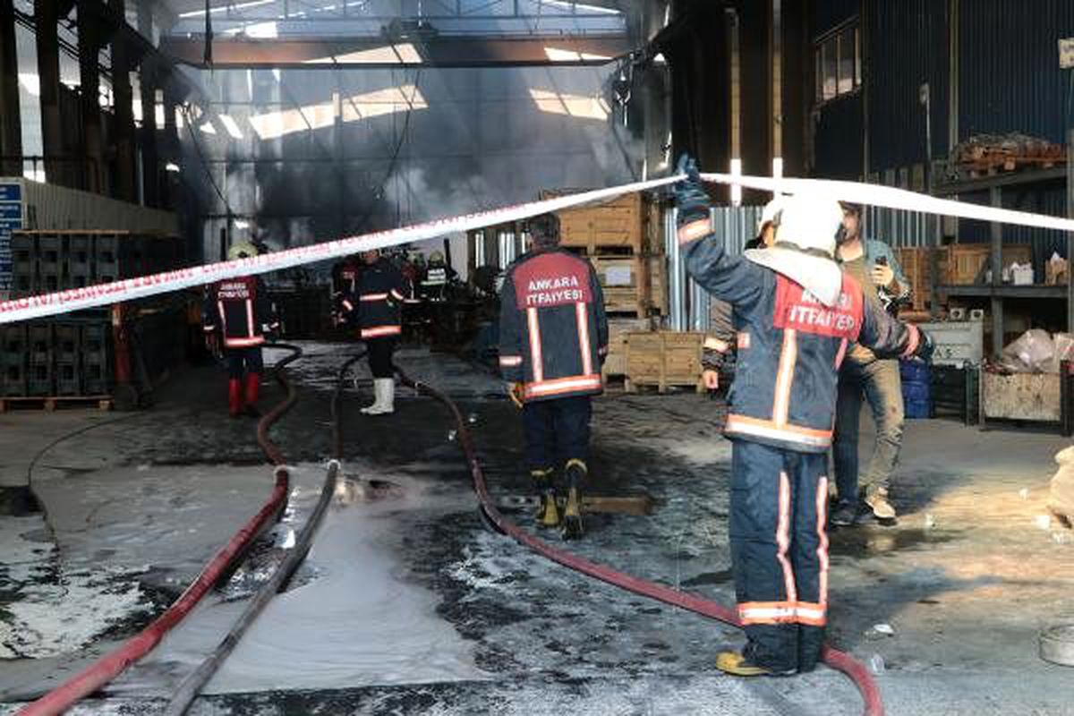 Ankara\'da metal boru fabrikasında yangın