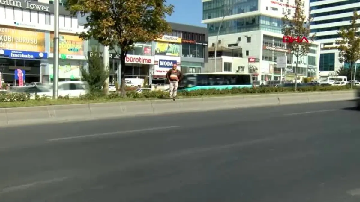 Ankara refüjde mahsur kalan yayayı polis kurtardı