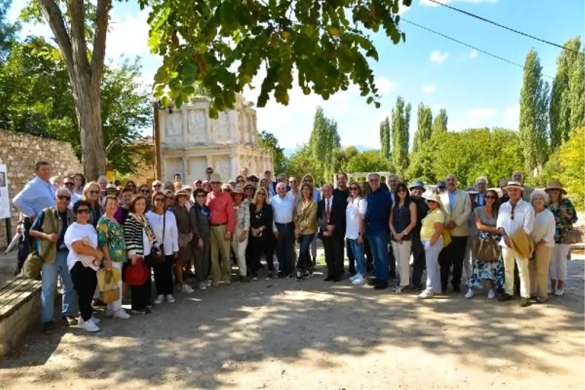 Aphrodisias\'ta kazılar geyre vakfı desteğiyle sürüyor