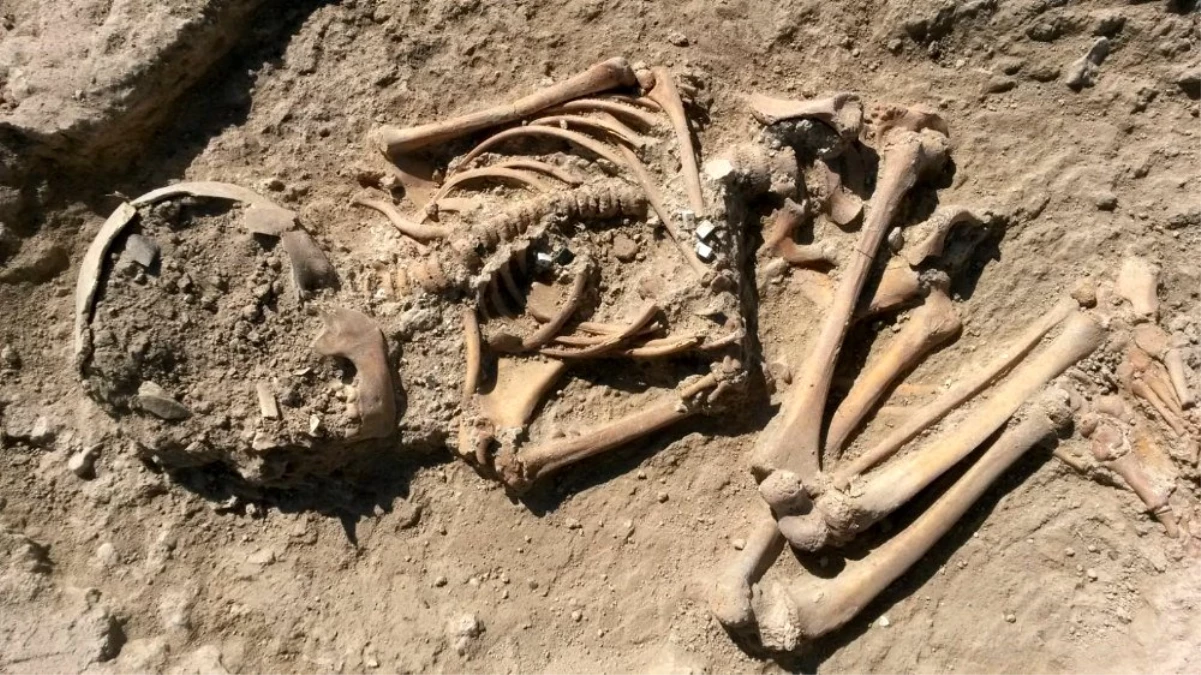Arslantepe\'de 5 bin 700 yıllık çocuk iskeleti bulundu