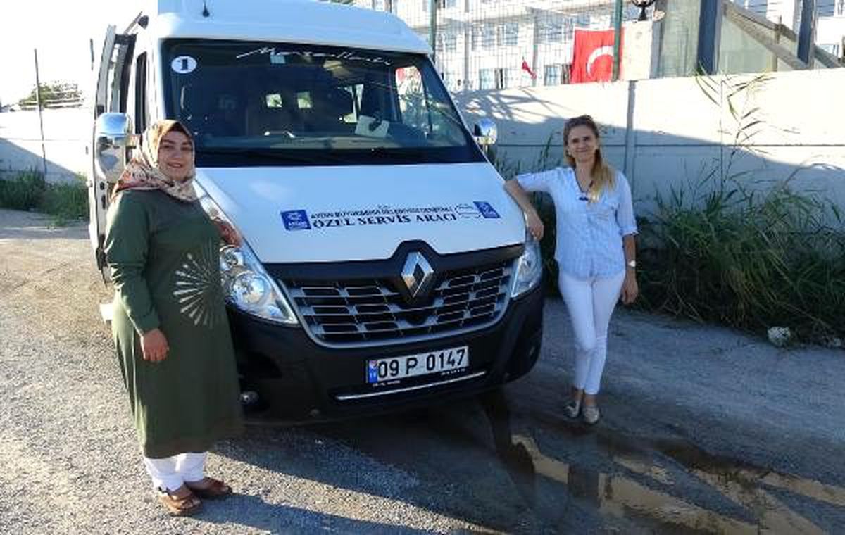 Aşçı yardımcısı iken öğrencilerin \'şoför abla\'sı oldu