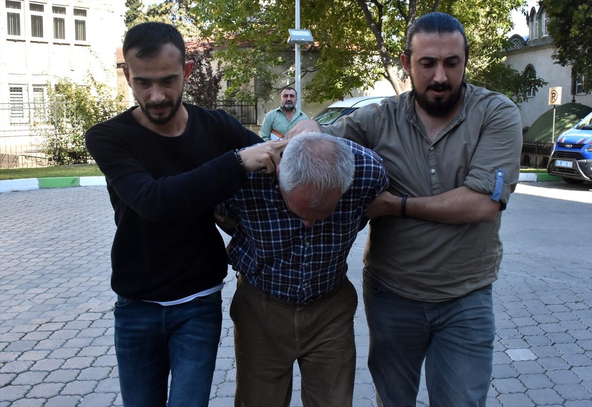 Ayrılmak isteyen kız arkadaşını bıçakla yaralayan şüpheli yakalandı