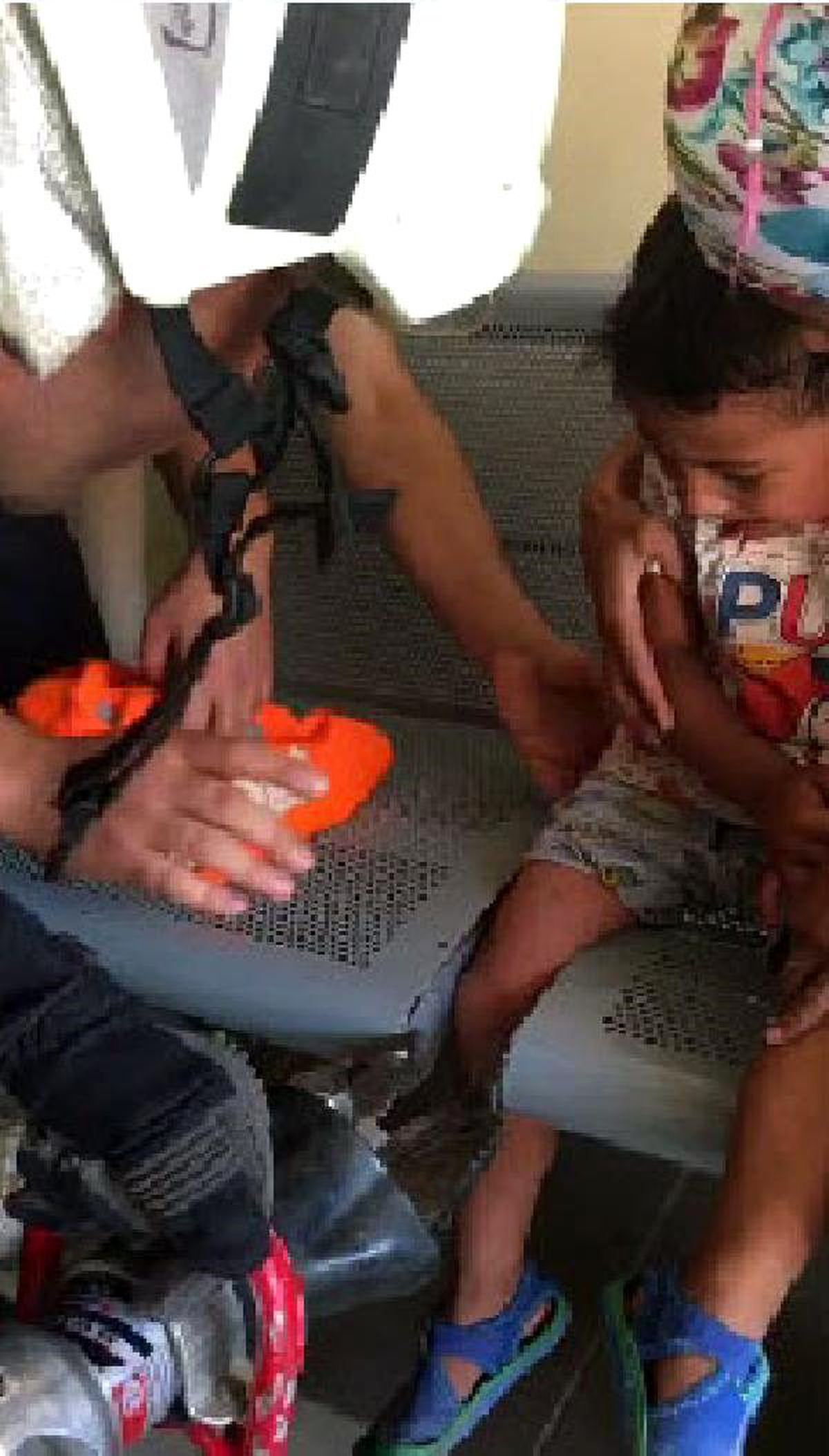 Bacağı sıkışan çocuğu itfaiye kurtardı