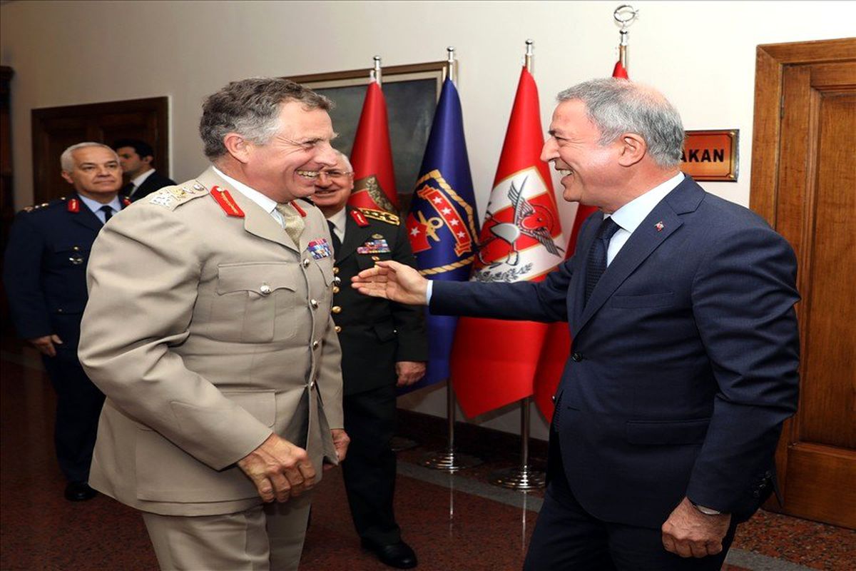 Bakan Akar, İngiltere Genelkurmay Başkanı ile bir araya geldi