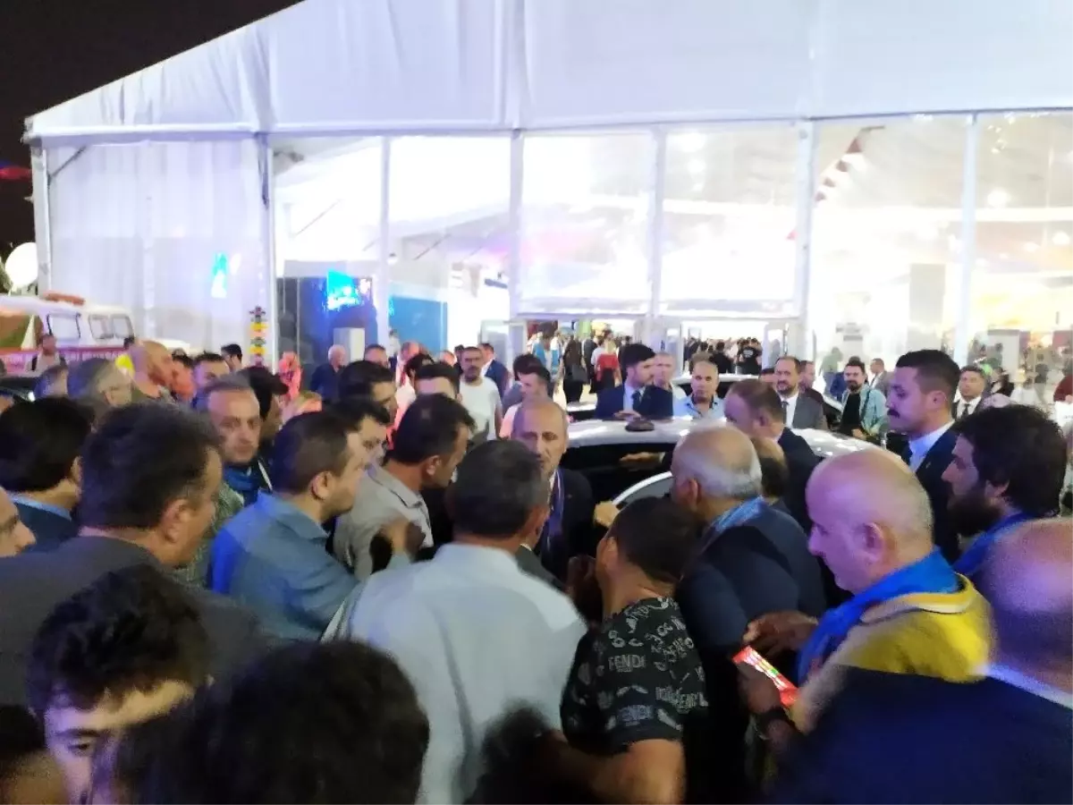 Bakan Turhan \'Trabzon Günleri\'ni ziyaret etti