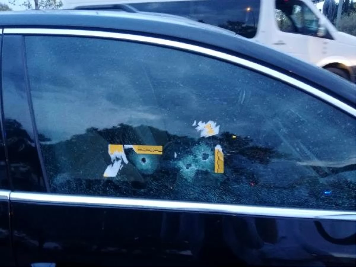 Bakırköy\'de lüks otomobile silahlı saldırı: sürücü yaralı