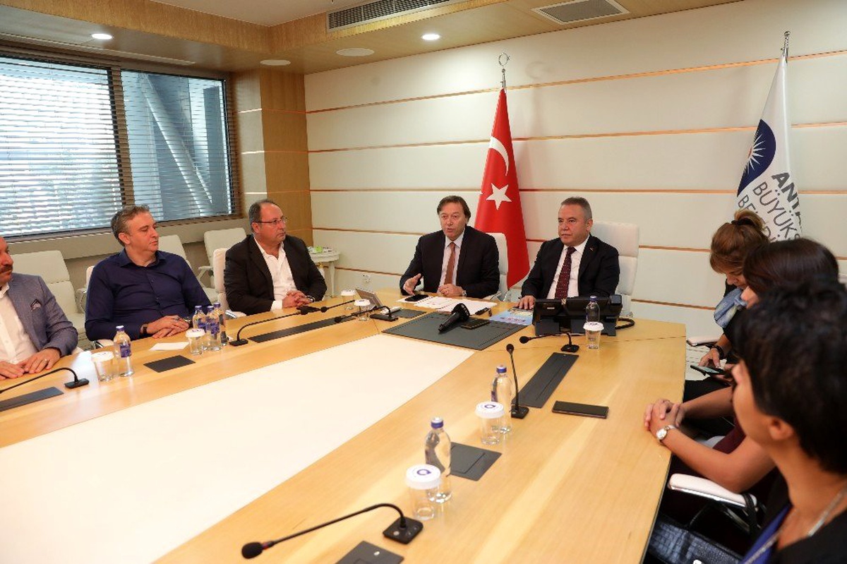 Başkan Böcek Meslek Odaları Eşgüdüm Kurulu ile görüştü