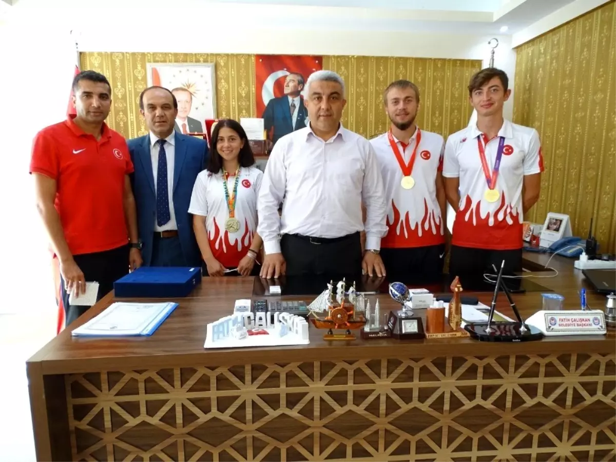 Başkan Çalışkan, şampiyon milli sporcuları ödüllendirdi