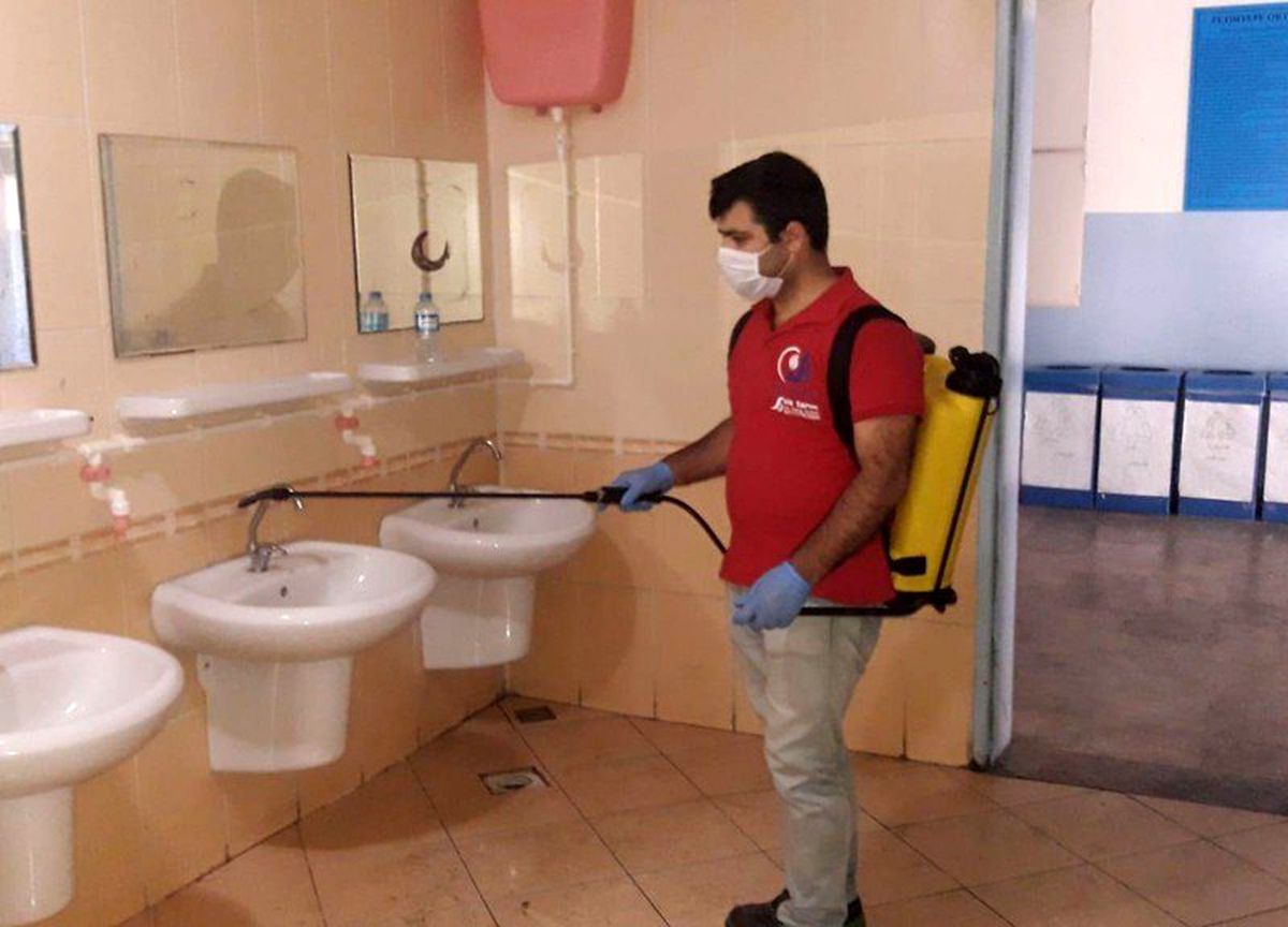 Bayrampaşa\'da okullar dezenfekte edildi