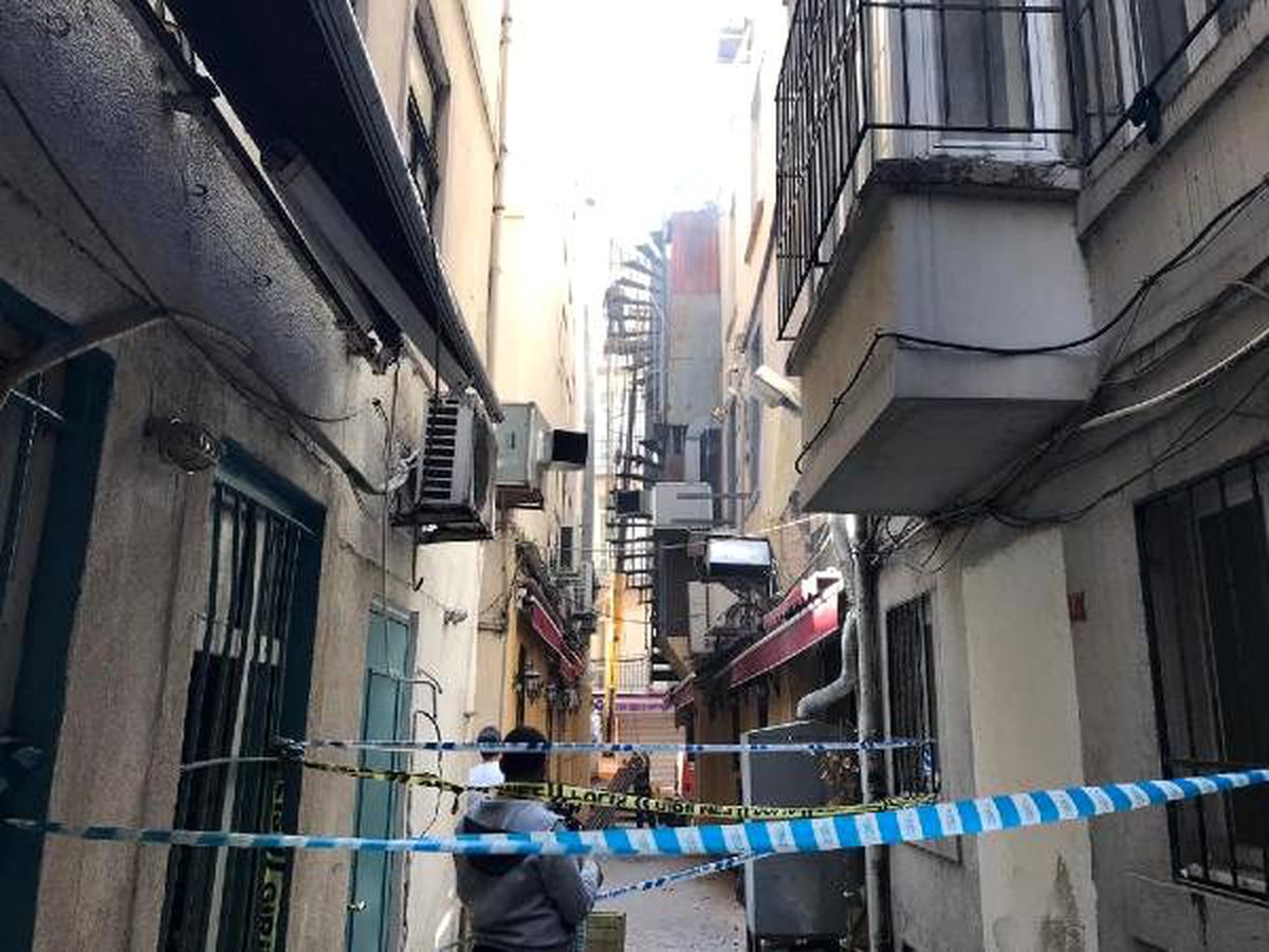 Beyoğlu\'nda çökme kiski bulunan binada çalışmalar yeniden başladı