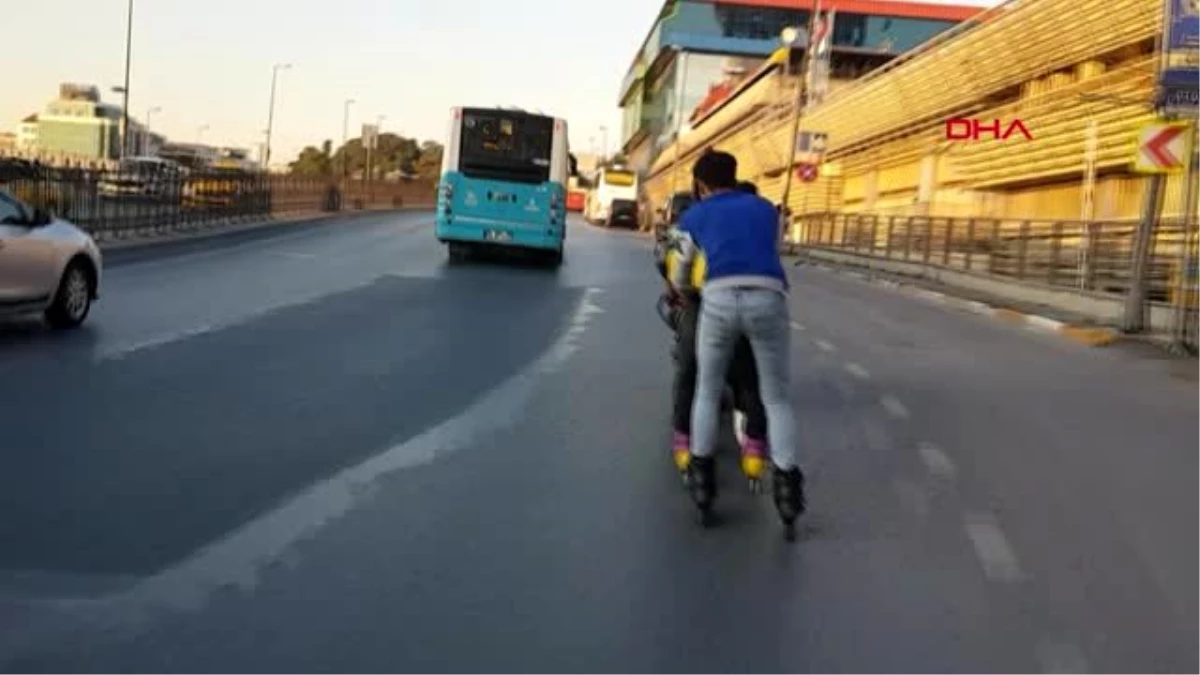 Beyoğlu\'nda trafikte tehlikeli yolculuk