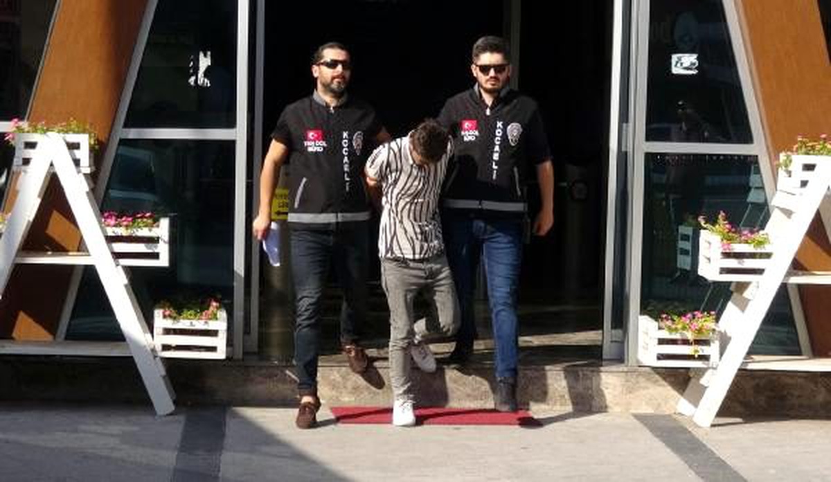 Dershaneden çıkan kızı takip edip, cep telefonunu gasbetti