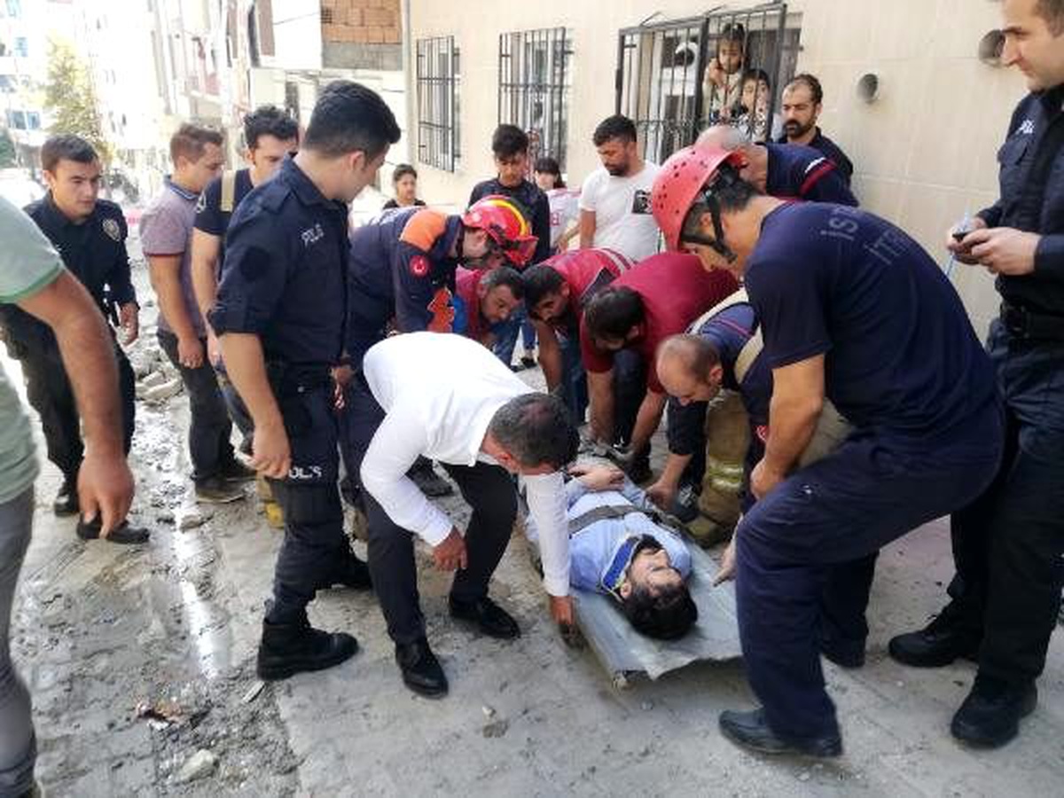 Esenyurt\'ta yoldaki çalışma sırasında göçük : 1 yaralı (1)