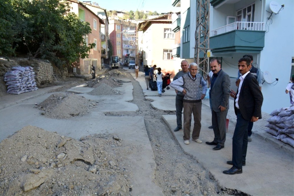 Hakkari Belediyesinden yol onarım çalışması