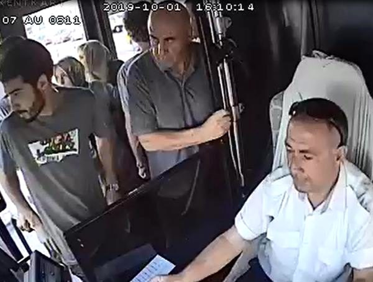 Halk otobüsü şoförü, fenalaşan yolcuyu hastaneye yetiştirdi