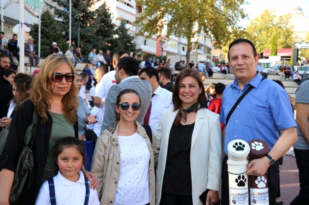 Hayvanseverler sokak hayvanları için toplandı