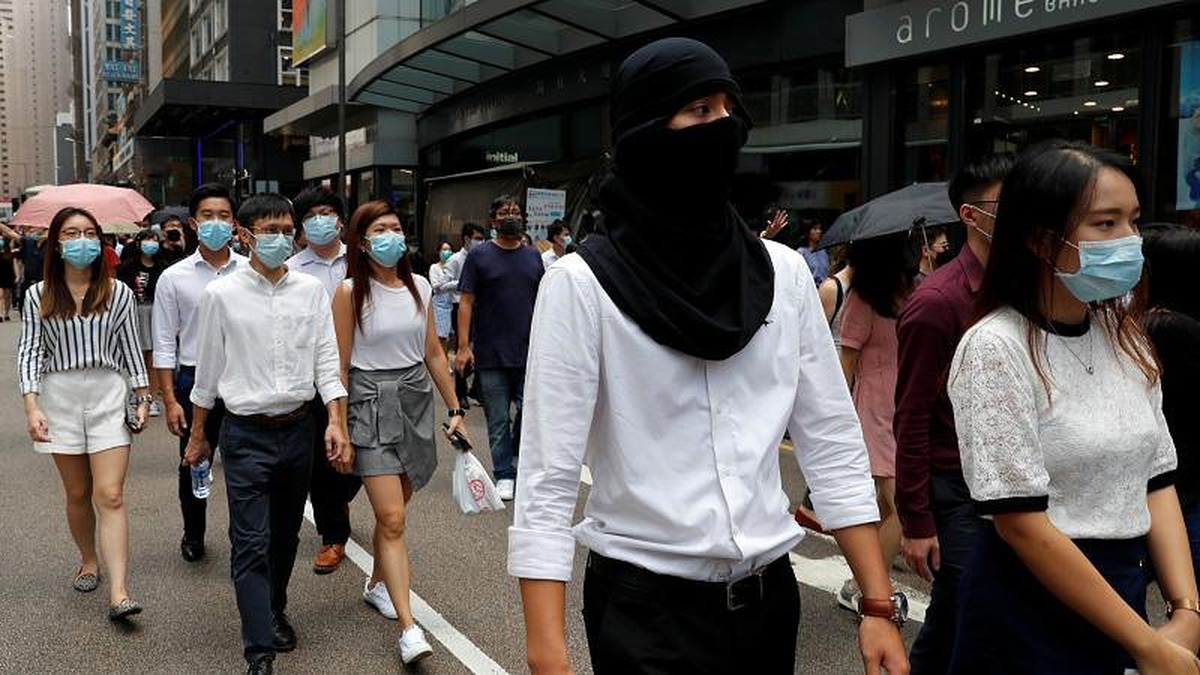 Hong Kong\'da göstericilerin maske takması yasaklandı