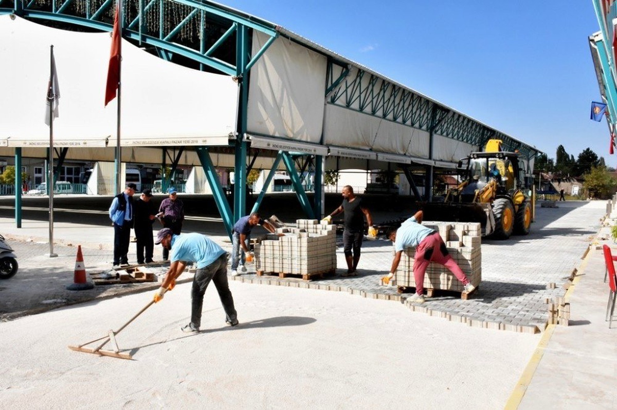 İnönü\'de kilitli parke taşı çalışması