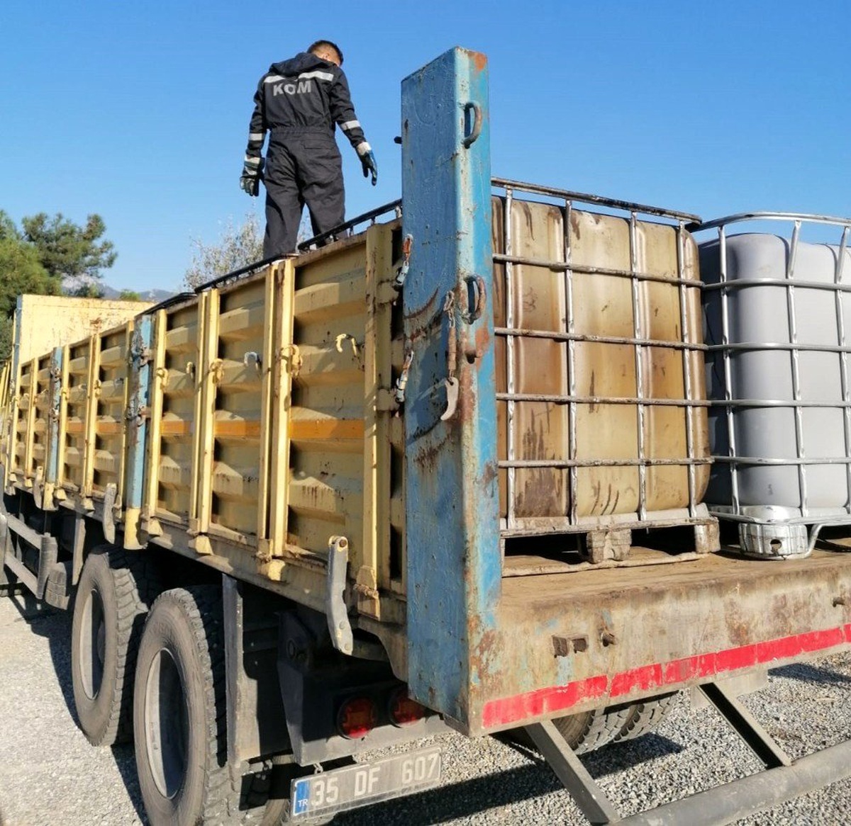 İzmir\'de 5 ton kaçak akaryakıta el konuldu