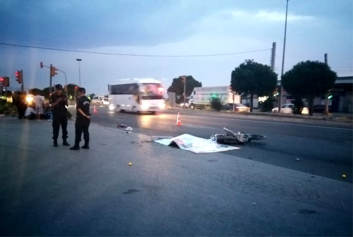 İzmir\'de feci kaza: Anne ile oğlu hayatını kaybetti