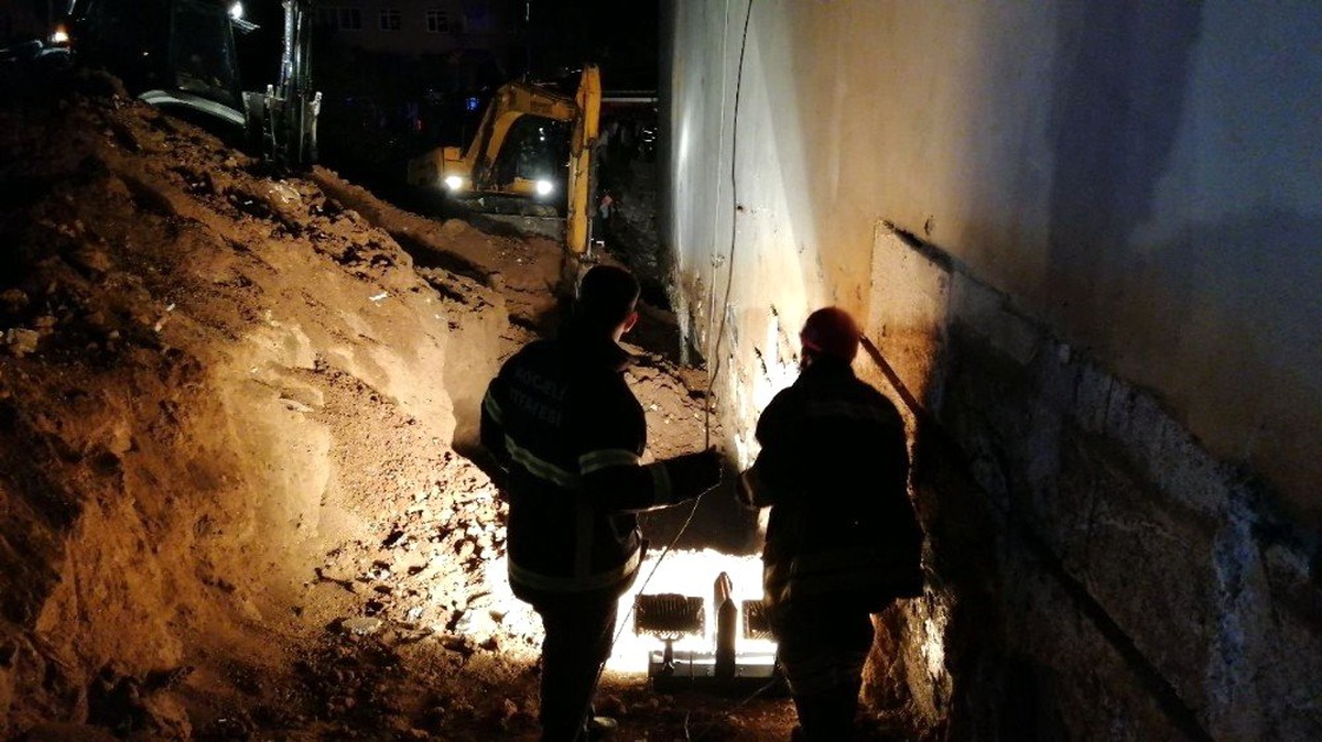 Kanalizasyon çalışmasında toprak kayması: 1 ölü