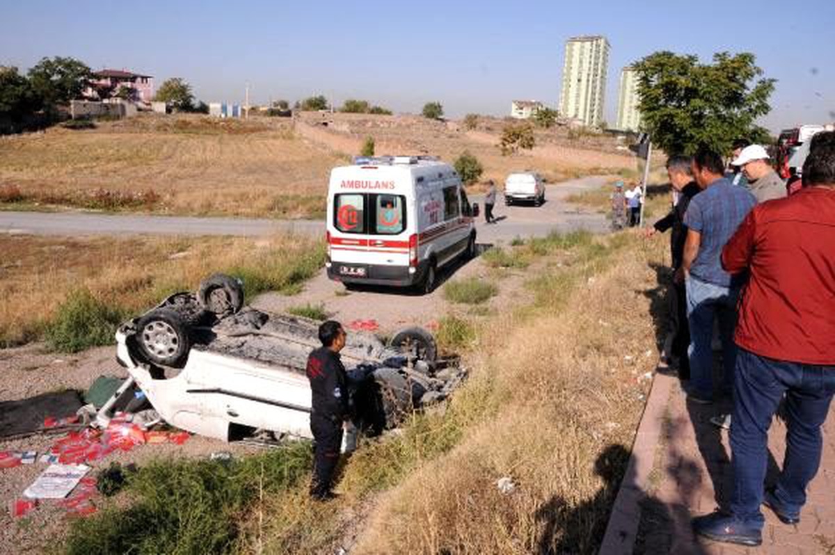 Kayseri\'de iki otomobil çarpıştı: 2 yaralı