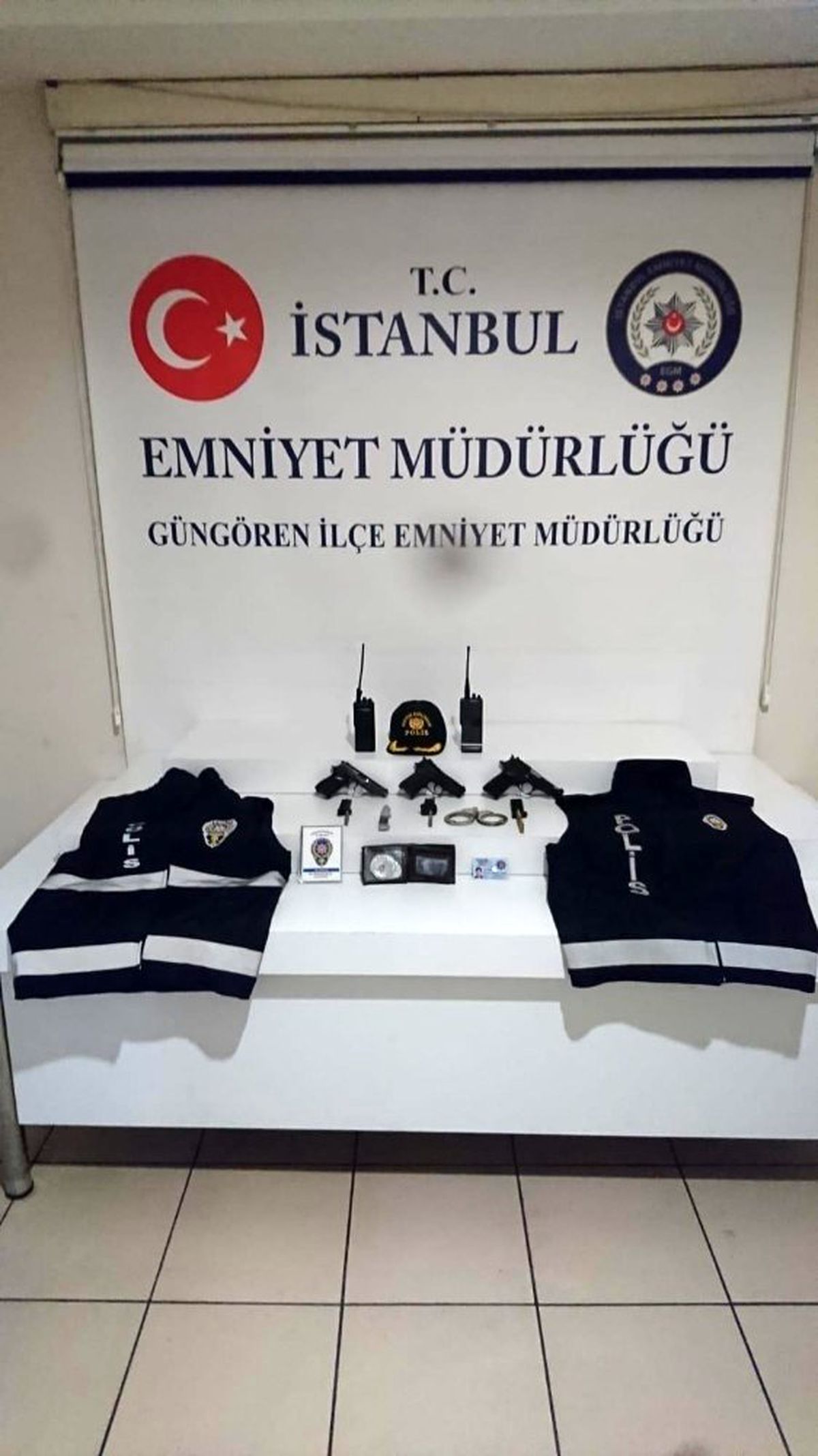 Kendini \'polis\' olarak tanıtıp parkta silah satan 72 yaşındaki şahıs yakalandı