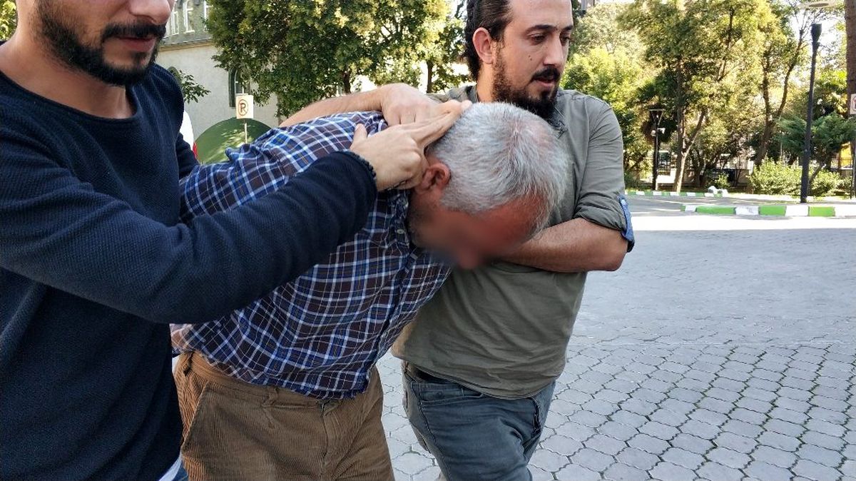 Kendisinden ayrılmak isteyen kadını bıçakladı