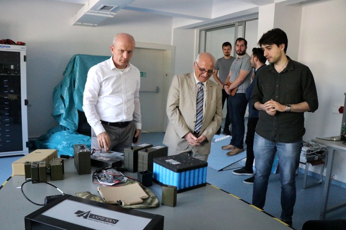 Lityum iyon pillerinin kaşifi Faslı Bilim Adamı Rachid Yazami, ASPİLSAN\'ı ziyaret etti