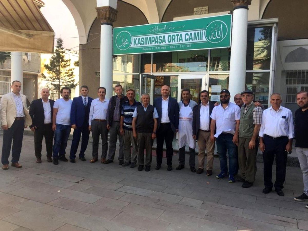 Mahalle sakinlerinden aşure ikramı