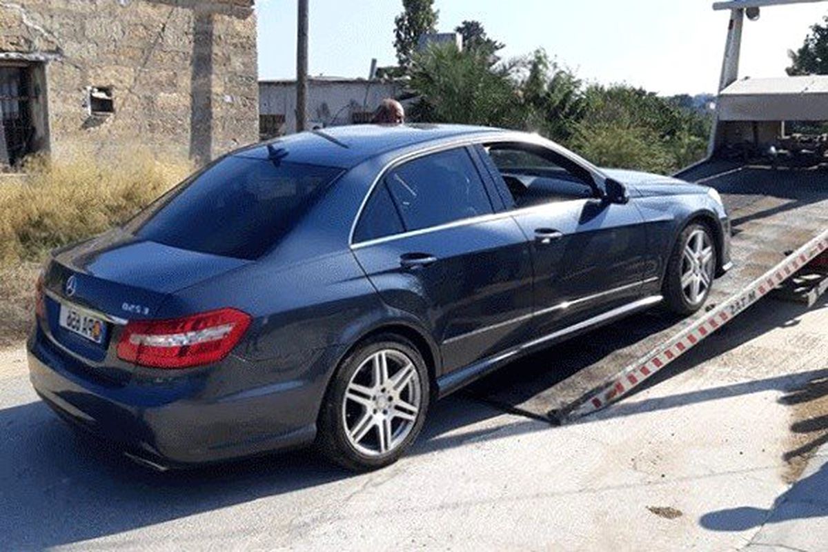 Makam aracı haczedilen başkan, işe eşeğiyle gitmeye başladı