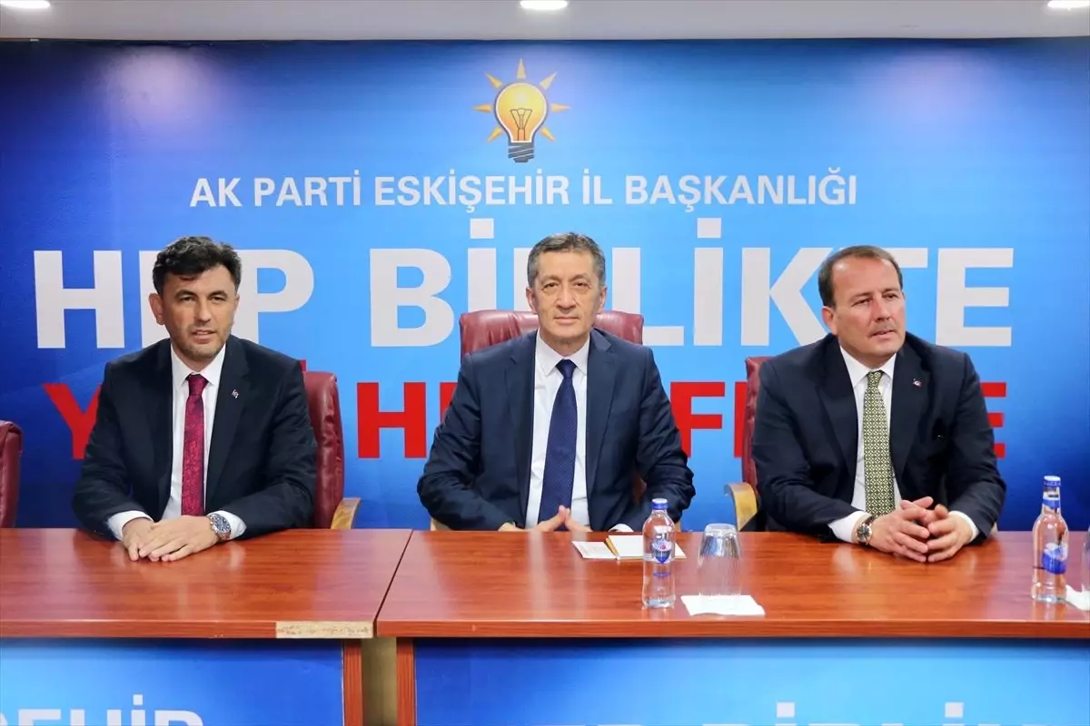 Milli Eğitim Bakanı Ziya Selçuk Eskişehir\'de