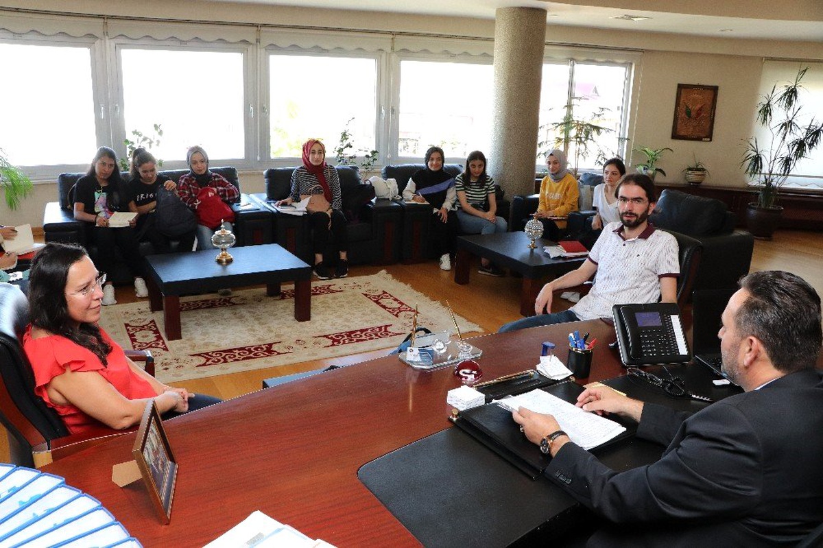 Mimarlık öğrencileri Başkan Yanmaz\'ı ziyaret etti