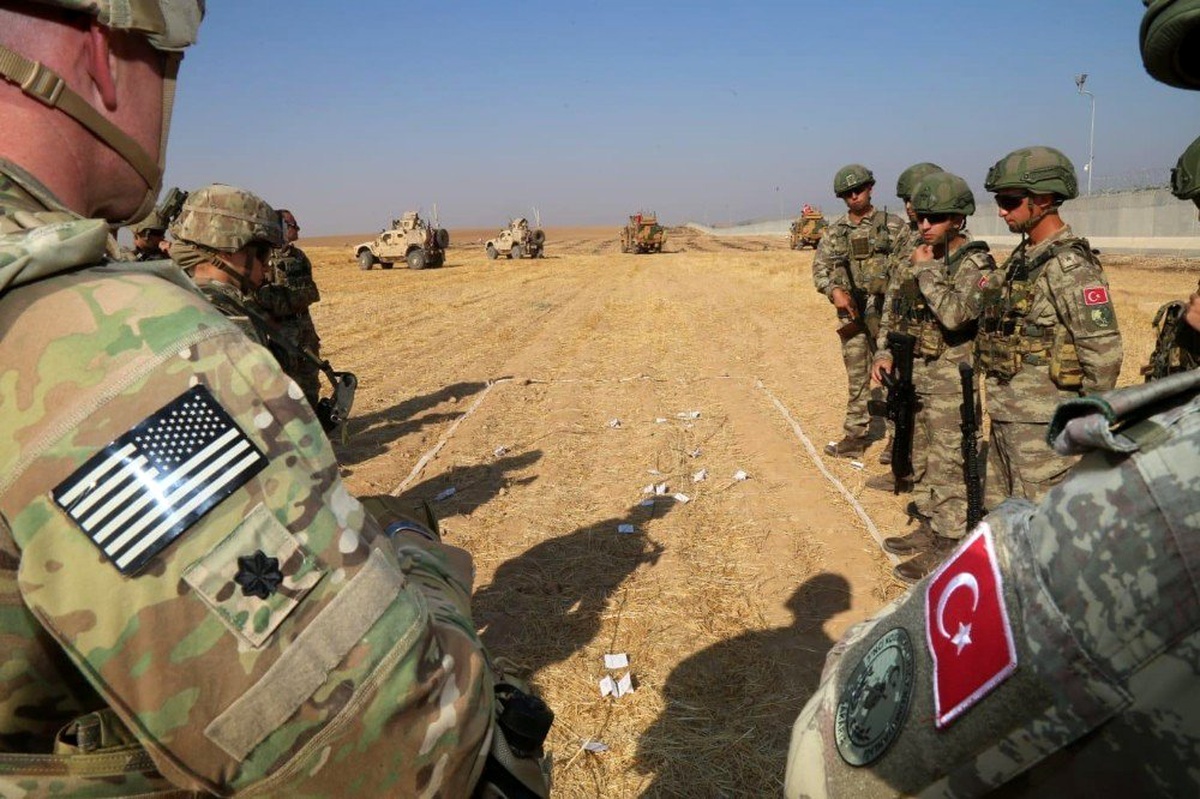 MSB: "Suriye\'de Fırat\'ın doğusunda Güvenli Bölge tesisi kapsamında; TSK ve ABD personeli, kara...