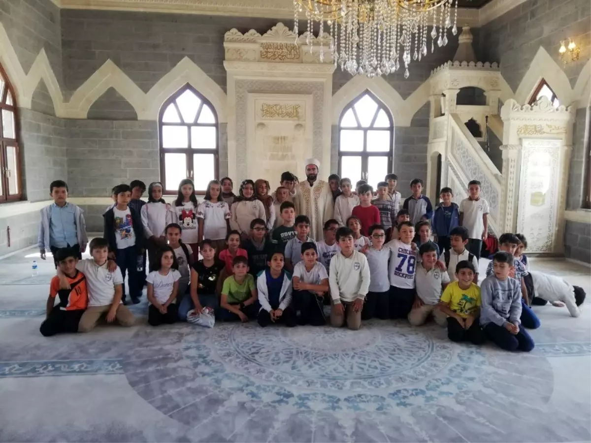 Öğrencilerden camii ziyareti