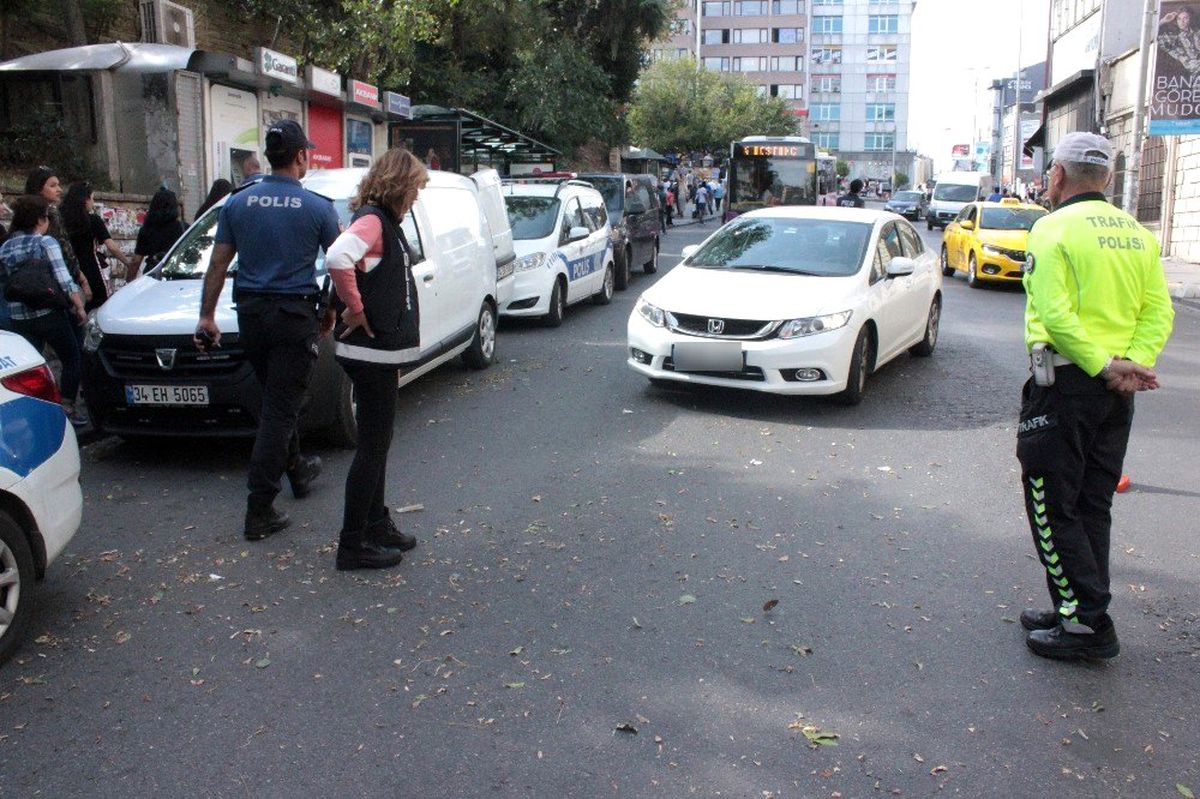 Polis Kadıköy\'de kuş uçurtmadı
