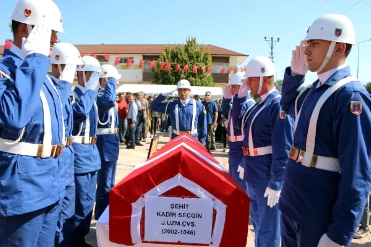 Şehit uzman çavuş seçgin, tokat\'ta son yolculuğuna uğurlandı