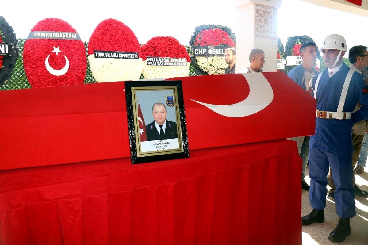 Şehit uzman çavuş son yolculuğuna uğurlandı