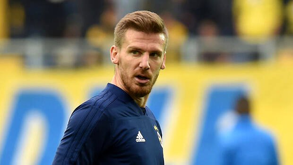 Serdar Aziz: "Ayrılmıyorum, 3 yıl daha Fenerbahçe\'deyim"