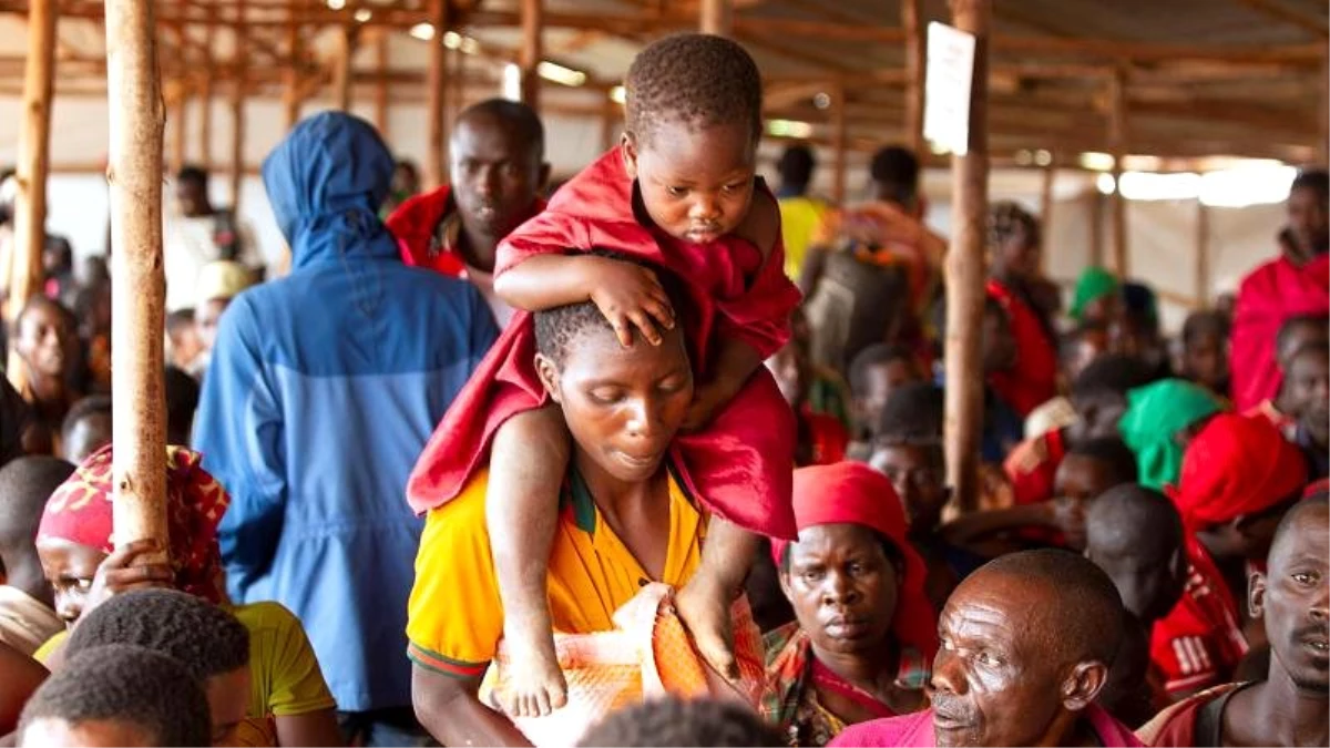 Tanzanya\'daki Burundili göçmenlerin kitlesel halde ülkelerine geri dönüşü başladı